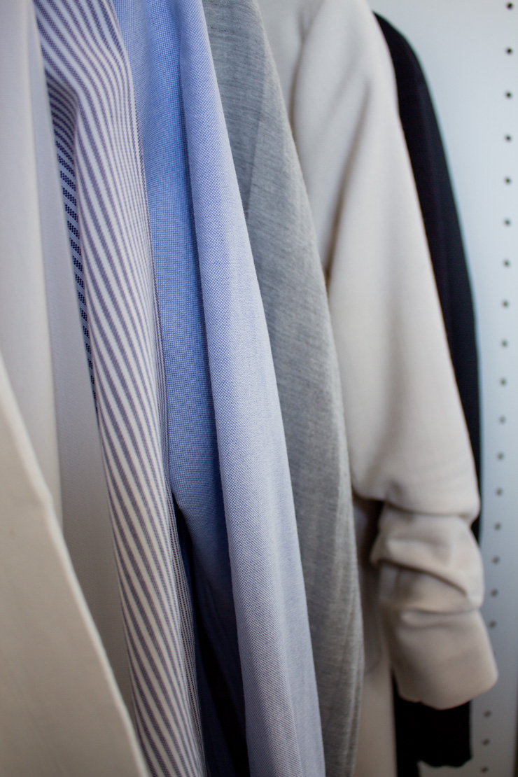 Blusen und Blazer im Kleiderschrank